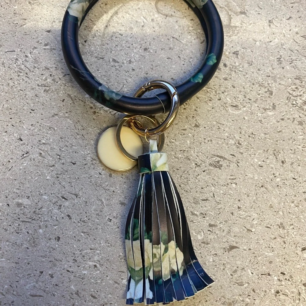 🔥 2 for $15 DEAL – READ FIRST🔥 Floral Key & Card Holder with Tassel